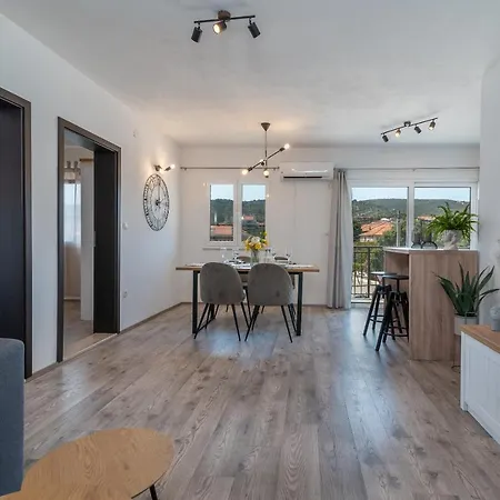 Apartment Marela *