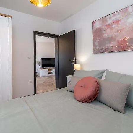 Marela Apartament Slatine