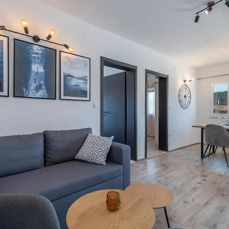 Apartament Marela *